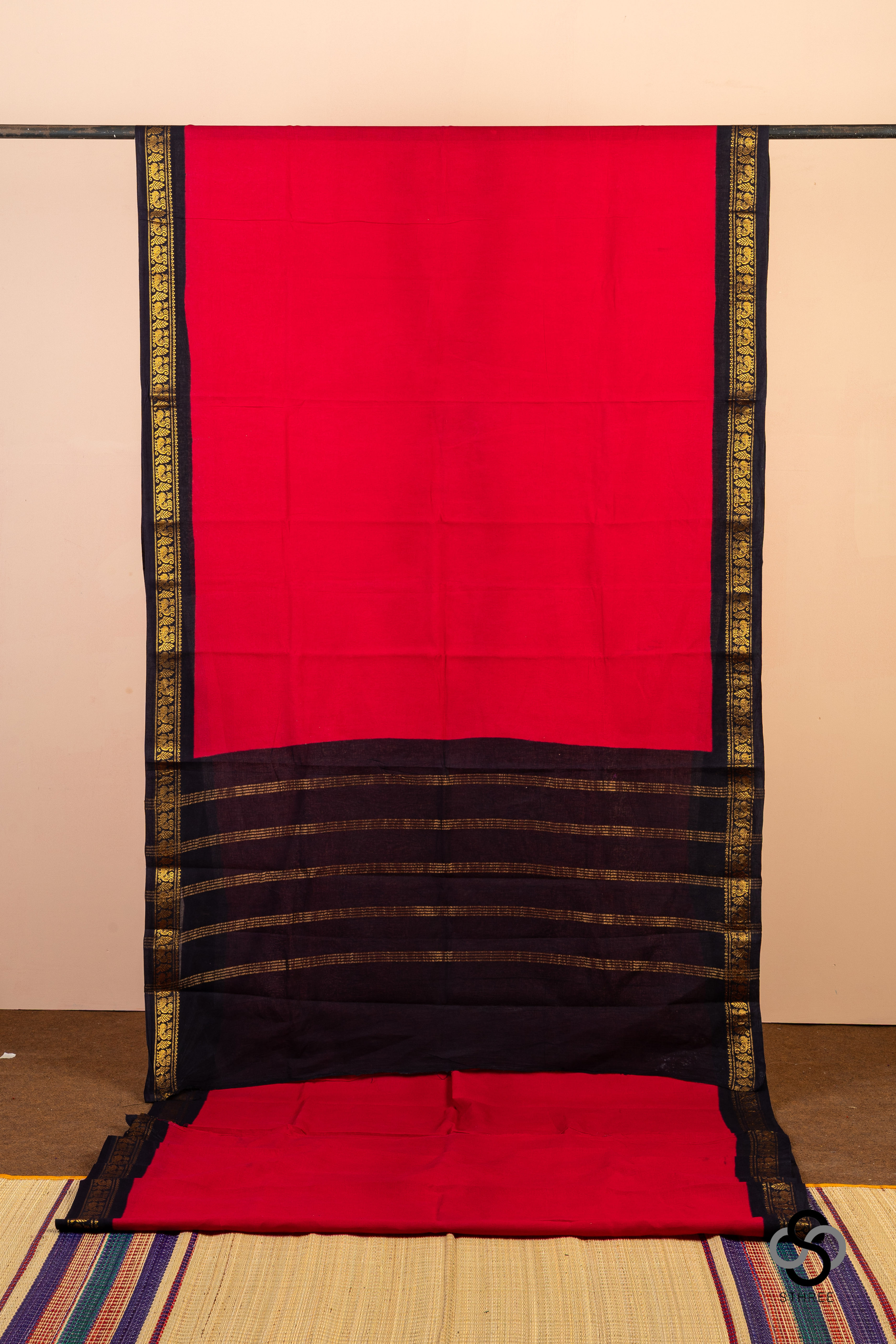 Sungudi -Red and black with mayil border