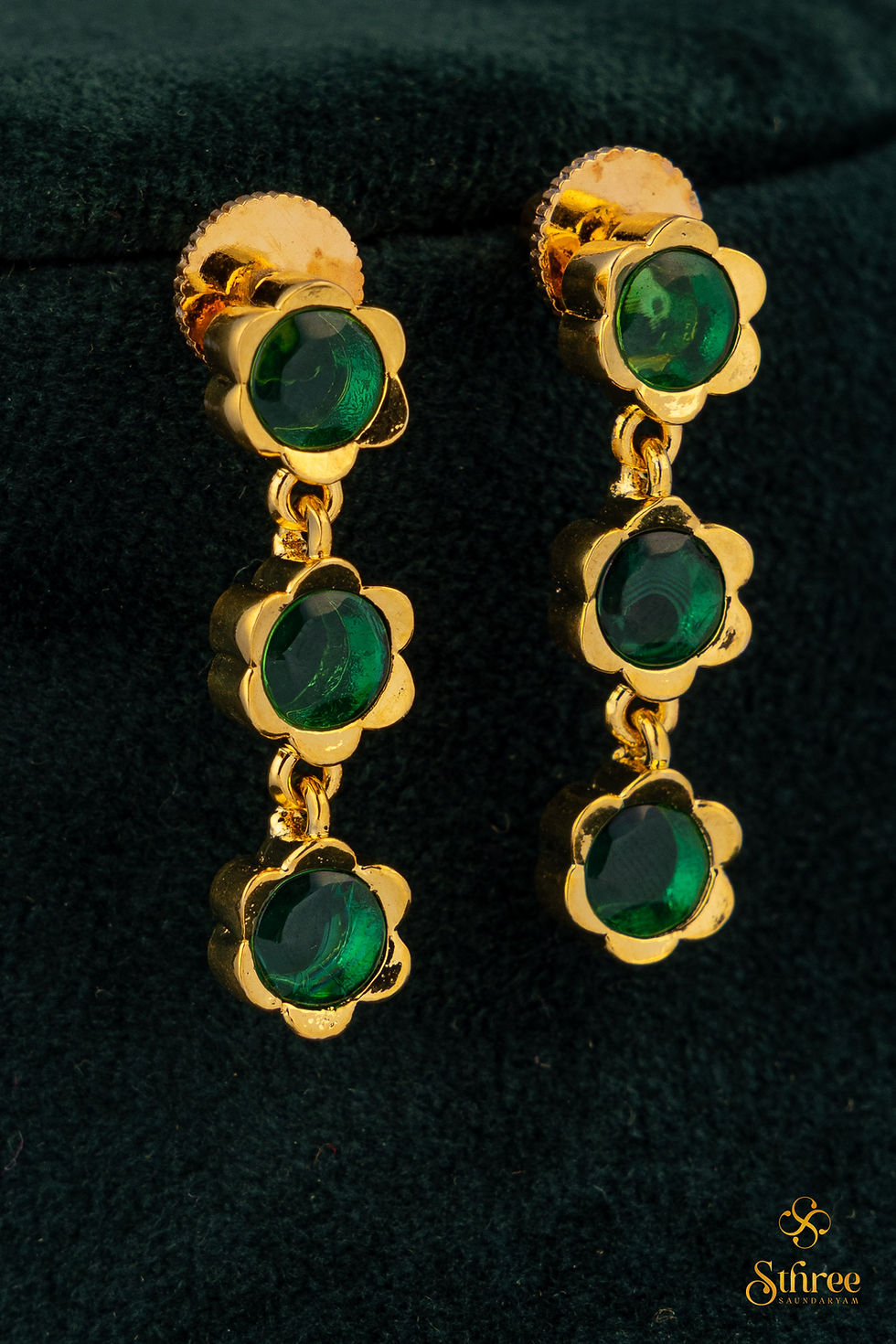 Thumbnail: Gandaberunda Neckpiece - Emerald green
