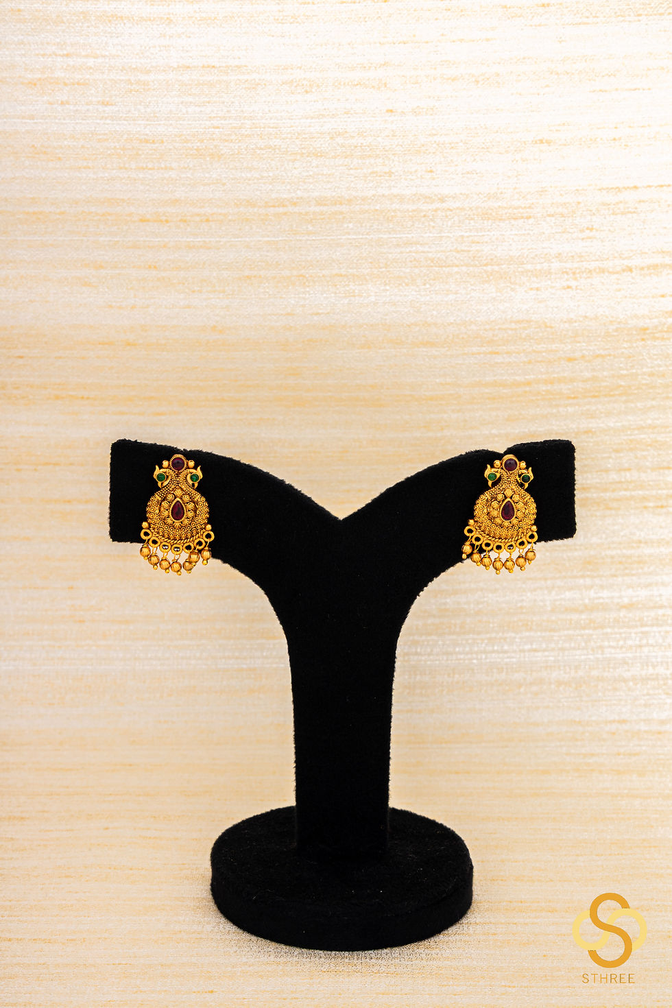 Thumbnail: Karugamani with double pendant