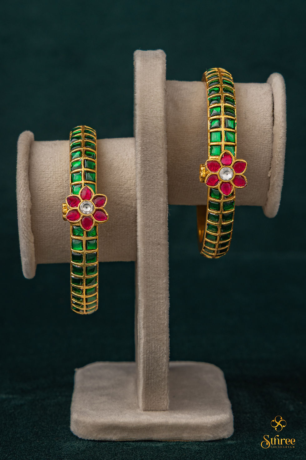 Thumbnail: Kundan Kada with Mogappu - Emerald Green