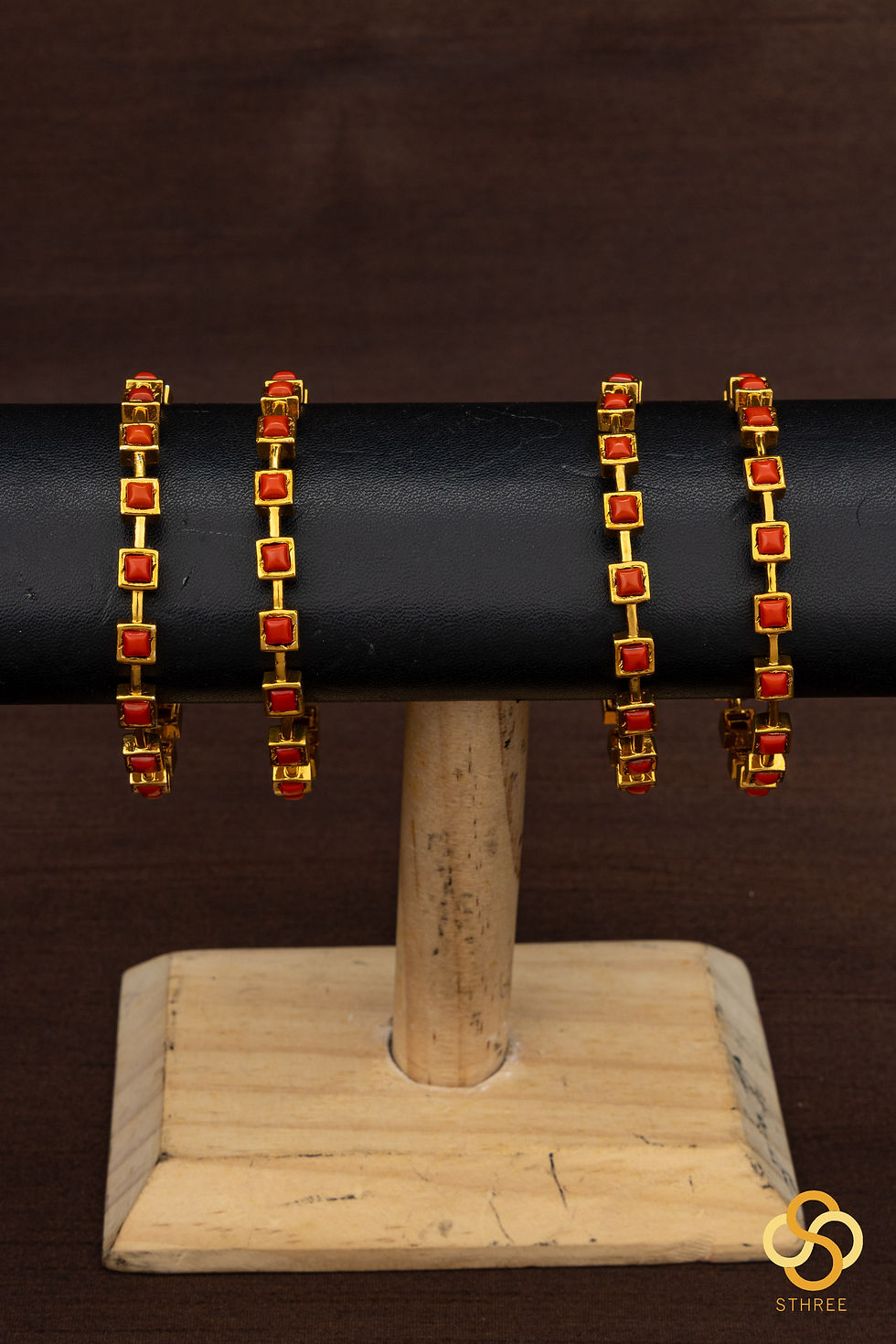 Thumbnail: Coral with square pattern bangle - Set of4