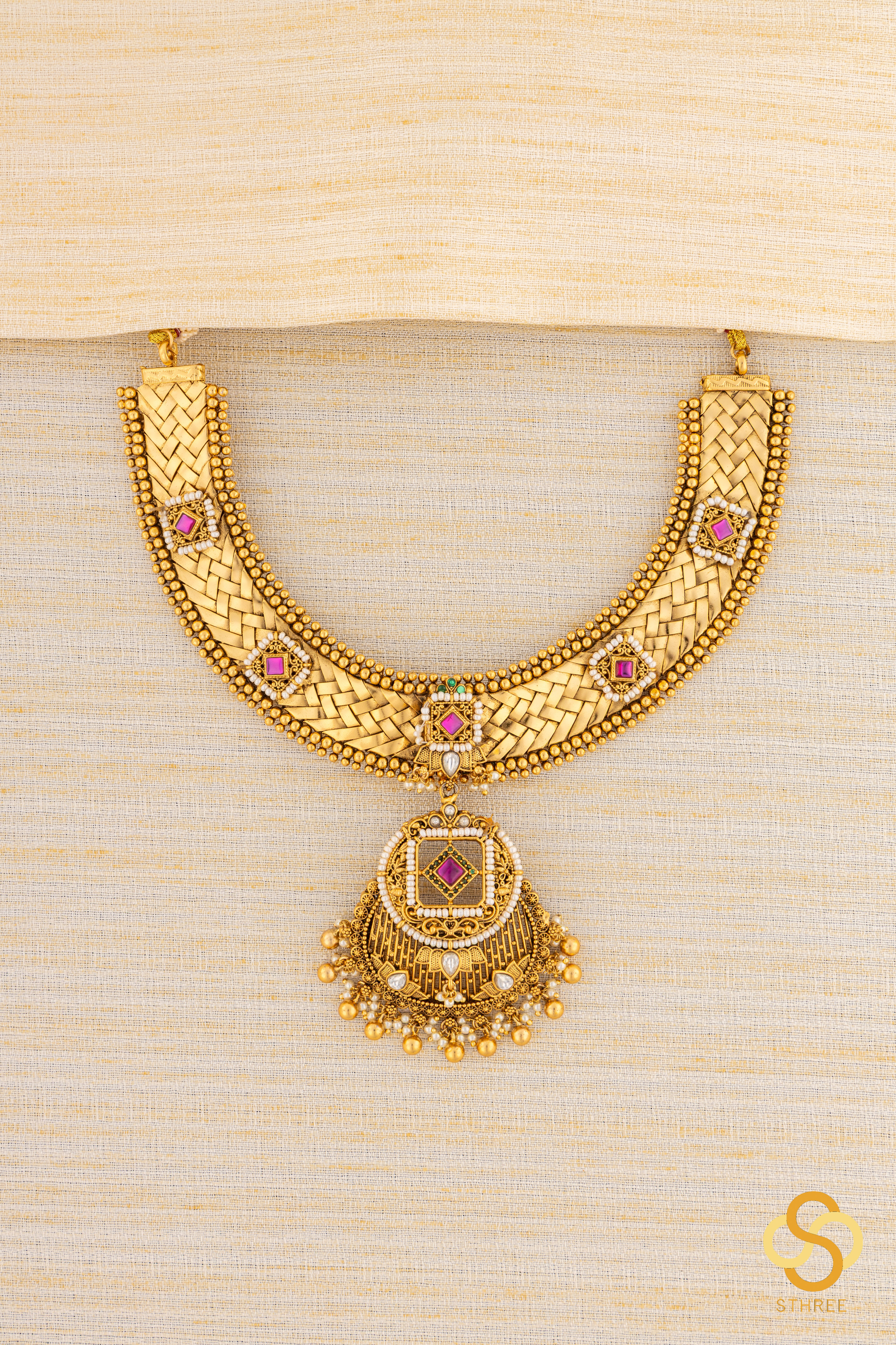 Braid Hasli - Nakas work with kemp kundan set with gold balls