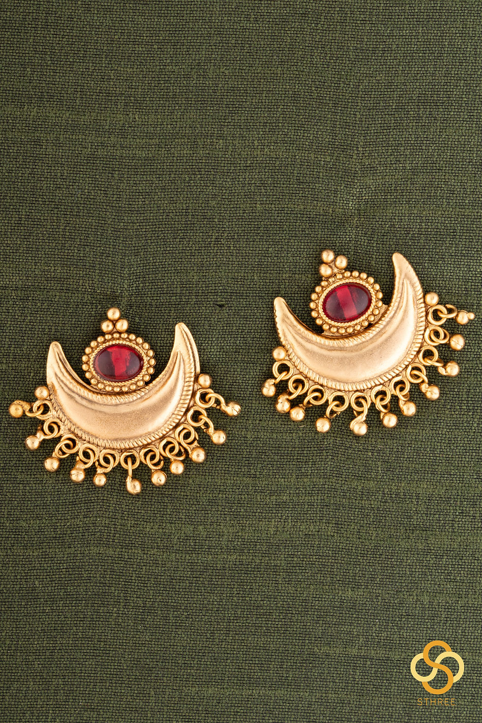 Thumbnail: Chandbali gold matt necklace - Red