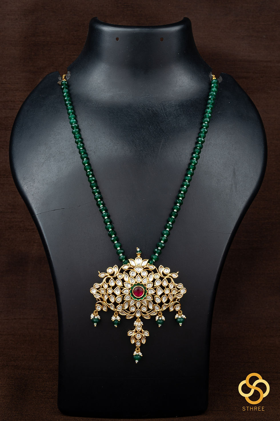 Thumbnail: Green beads with kundan pendant