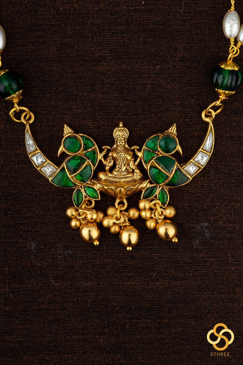 Thumbnail: Pearls with Double kili pendant - Emerald green