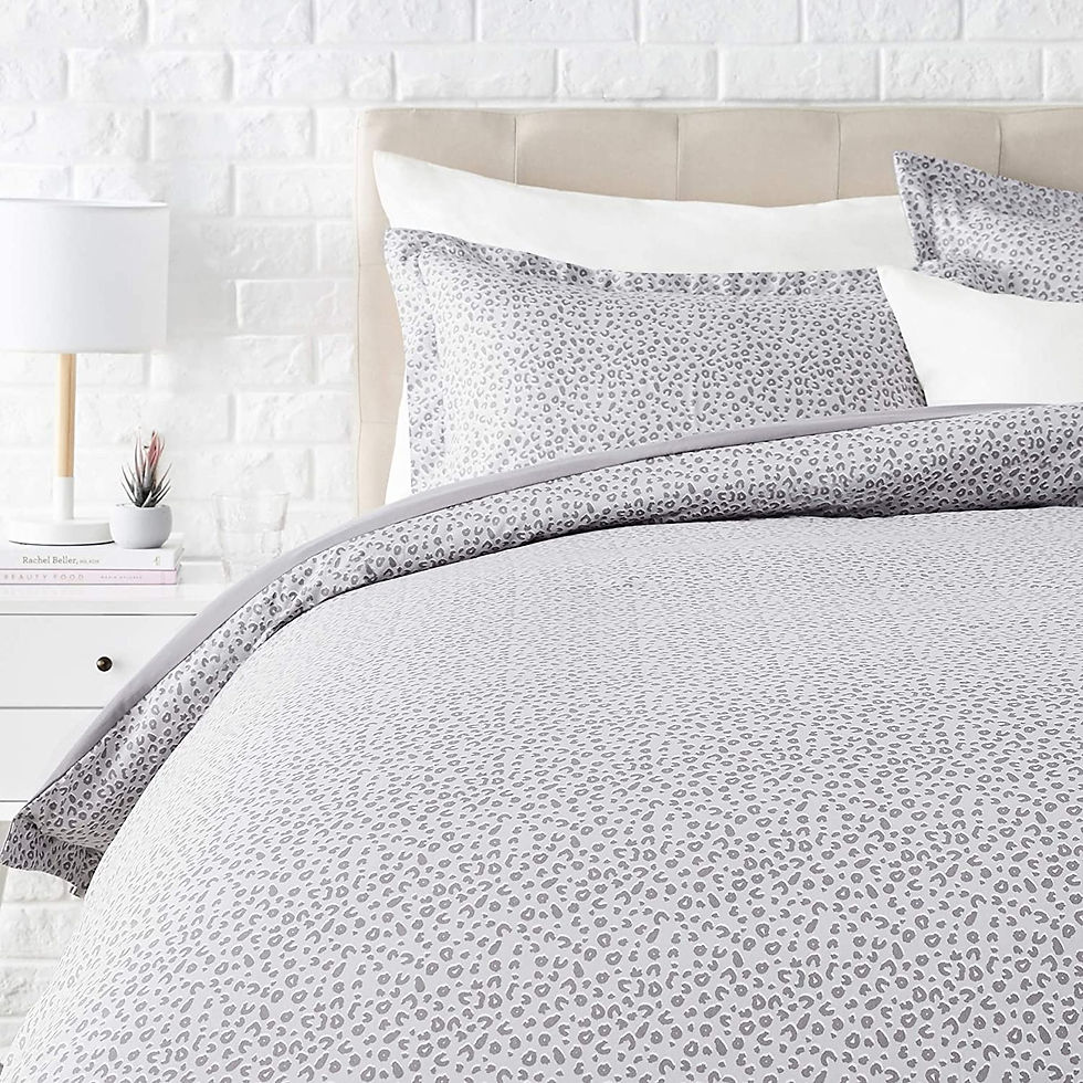 الصورة المصغرة: Amazon Basics Light-Weight Microfiber Duvet Cover Set with Snap Buttons - King,