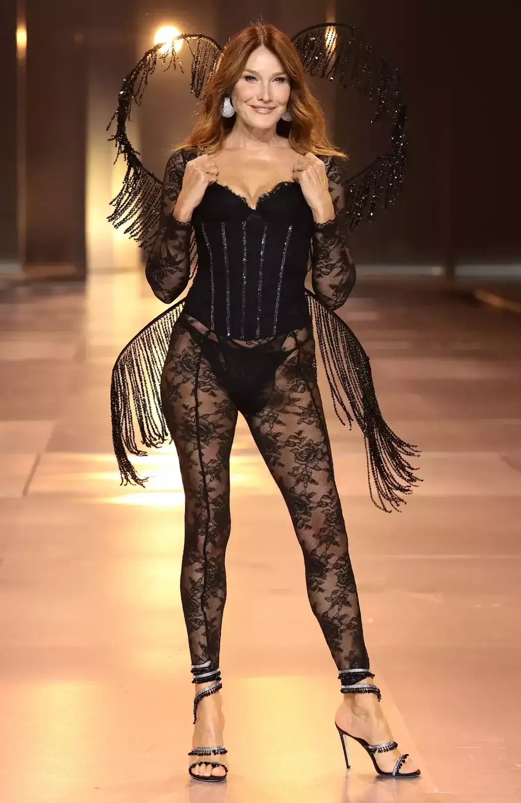 Victorias-Secret-Fashion-Show-2024-Carla-Bruni