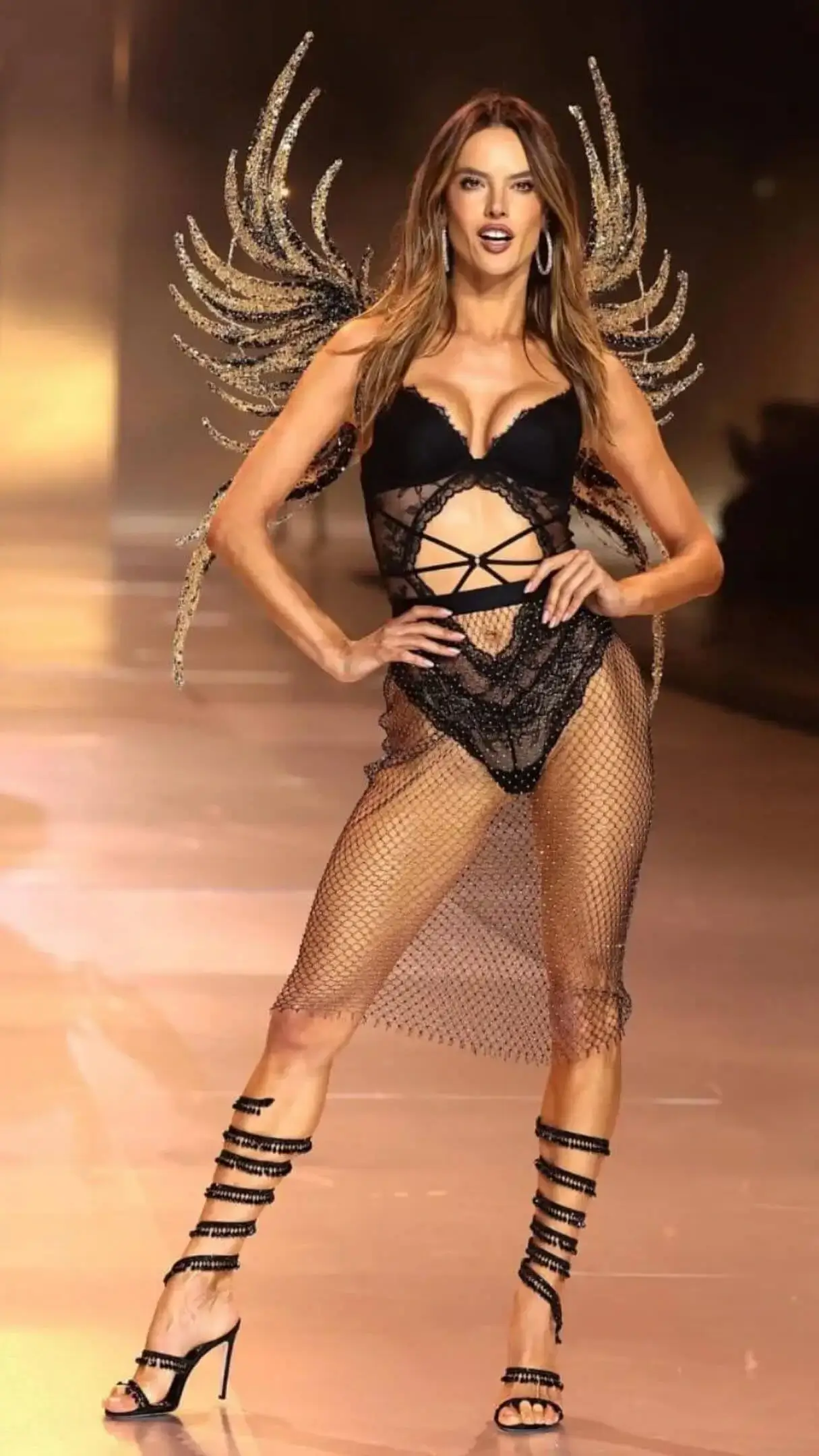 Victoria's-Secret-Fashion-Show-2024-Alessandra-Ambrósio