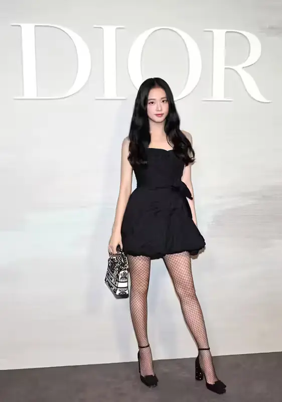 Jisoo-blackpink-dior