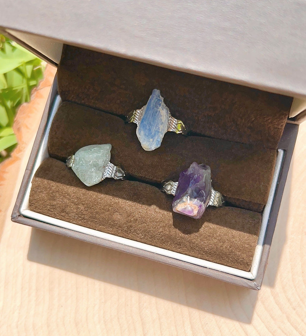 Thumbnail: Adjustable Crystal Ring