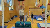 Freerunning -Action im Turnsaal