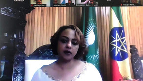 S.E. o Sr. Tsion Teklu manteve uma discussão bilateral com S.E. Sra. Carola B. Ramon