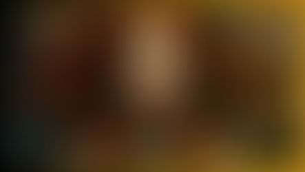 mulher ruiva na natureza simbolizando os quatros elementos.