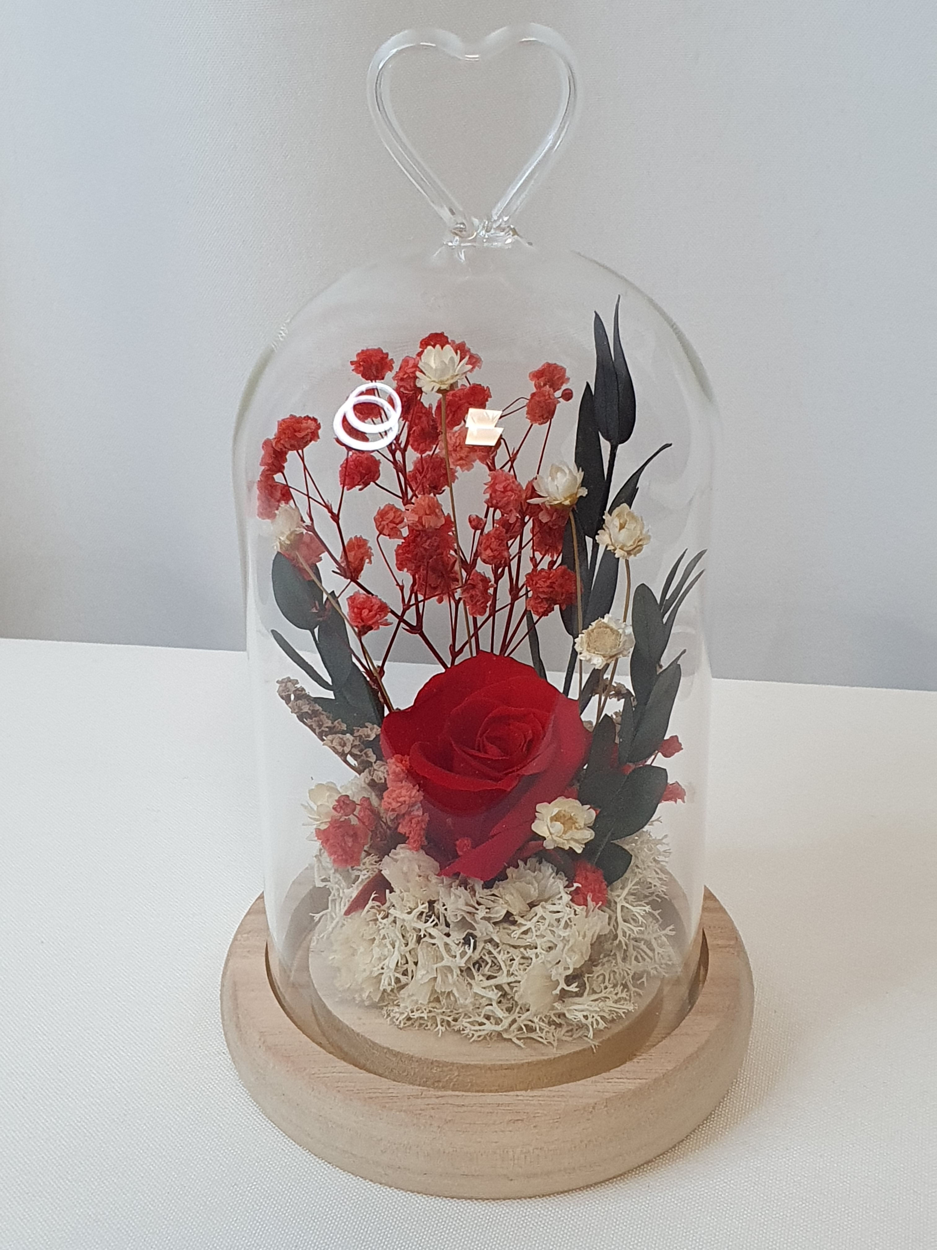 Cloche florale – Un écrin de poésie intemporelle