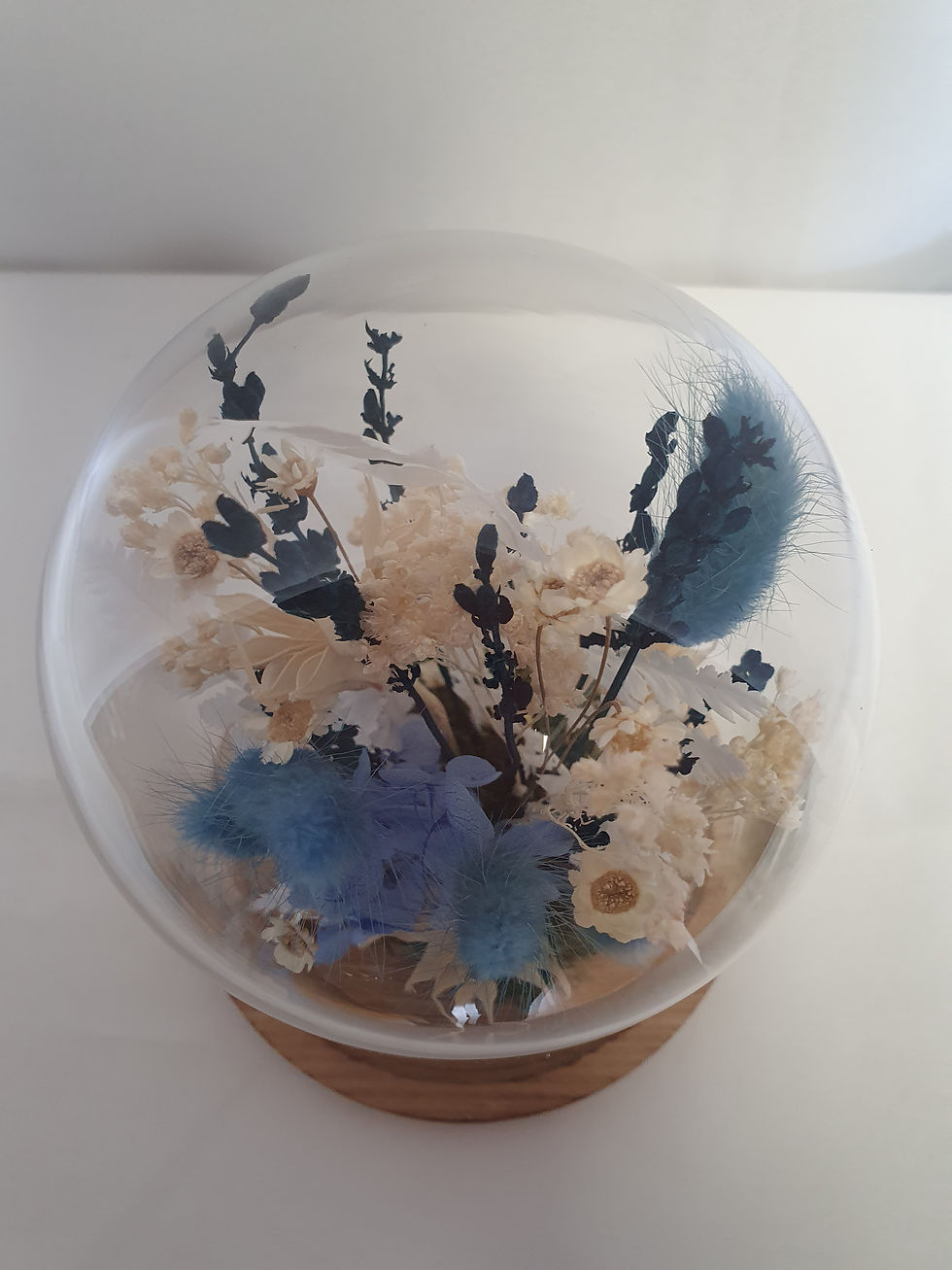 Miniature : Cloche florale – Un écrin de poésie intemporelle