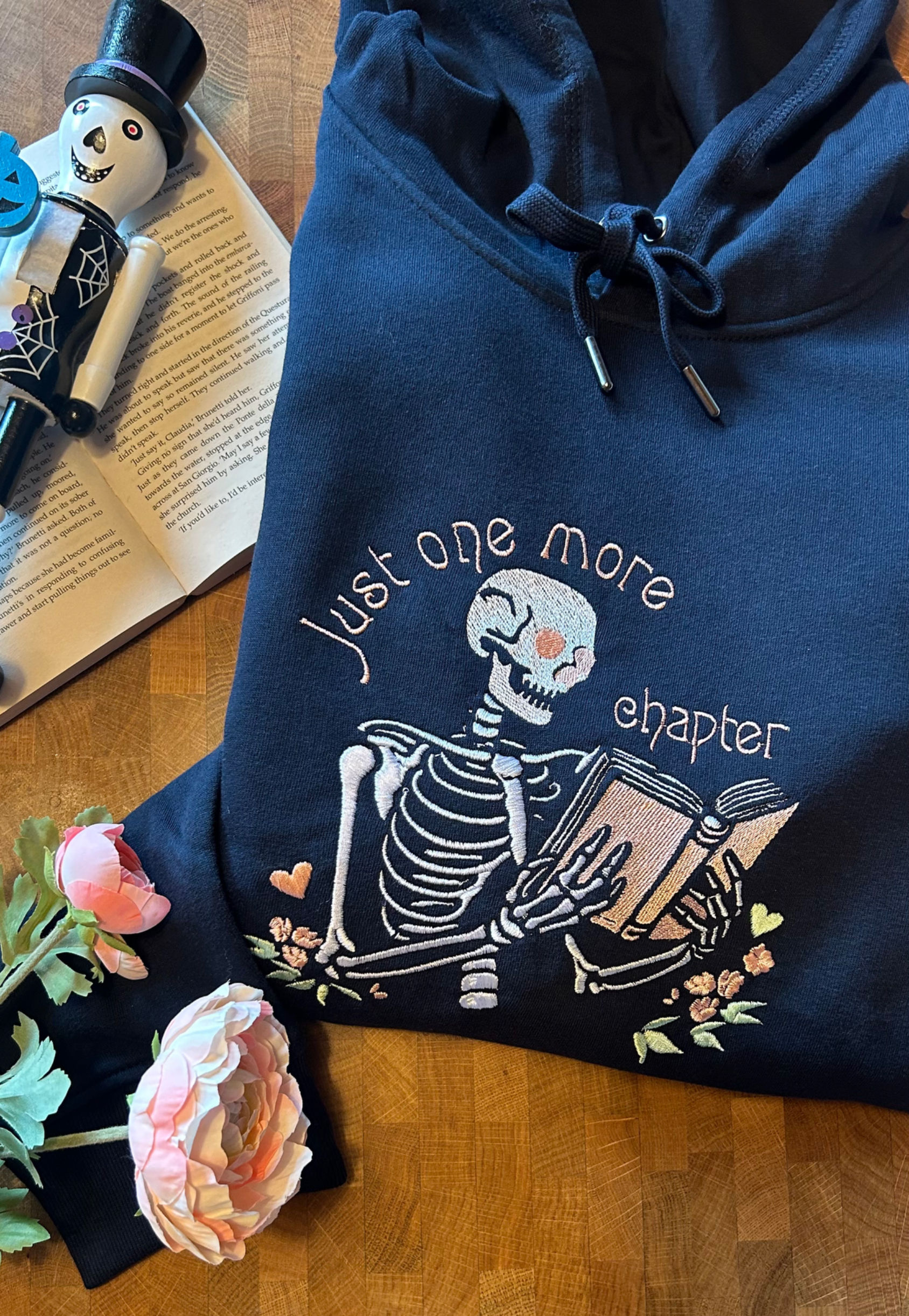 Sweat-shirt « Just One More Chapter »
