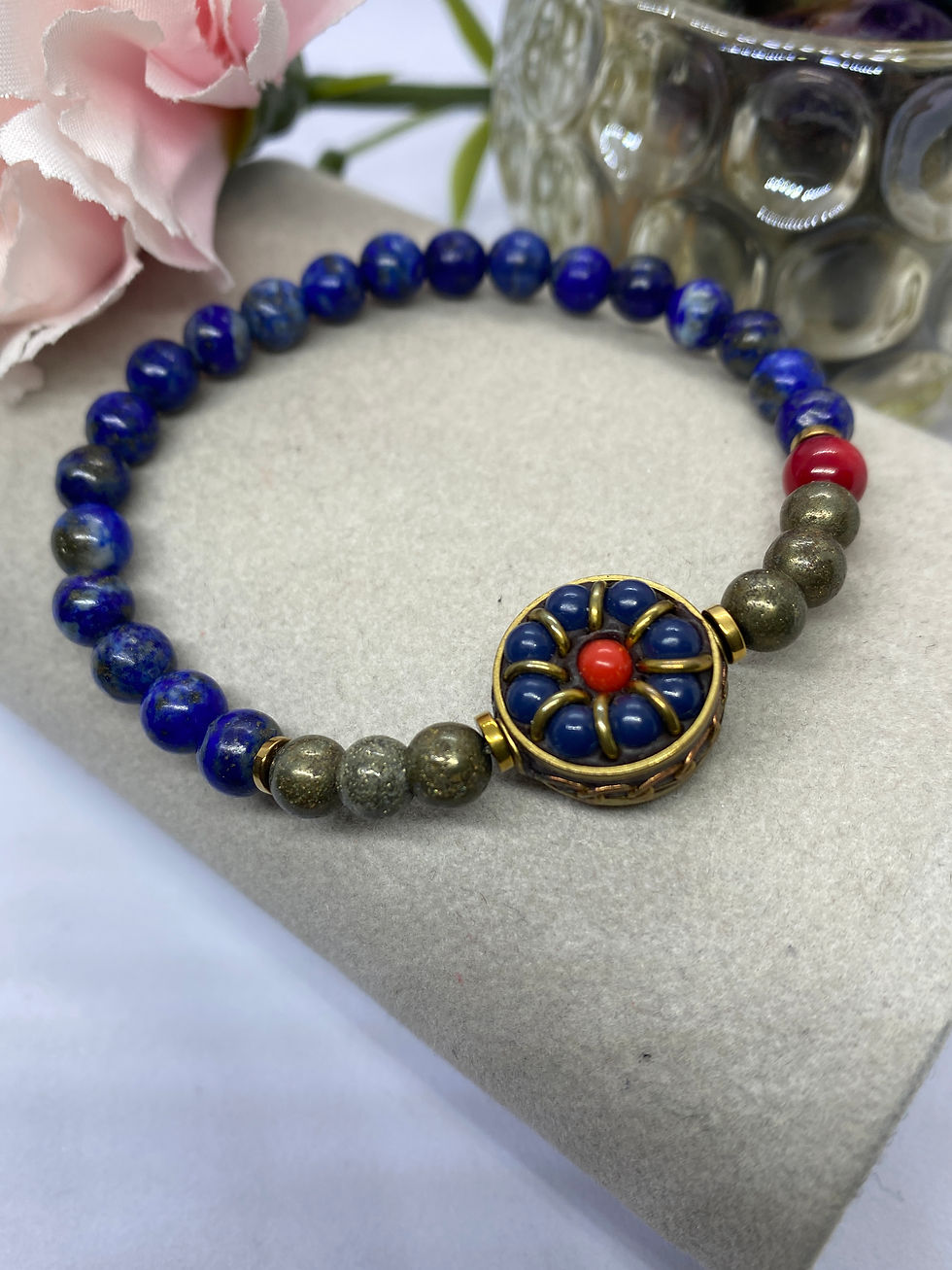 Thumbnail: Bracelets YOMI en pierres naturelles