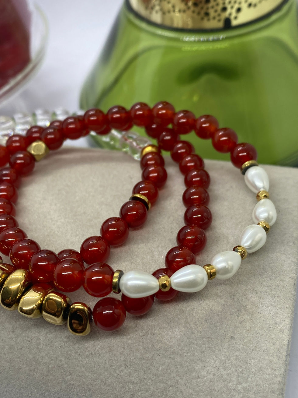 Thumbnail: Bracelet Coralie en perles de Cornaline, perles d’eau douce et cristal de roche 
