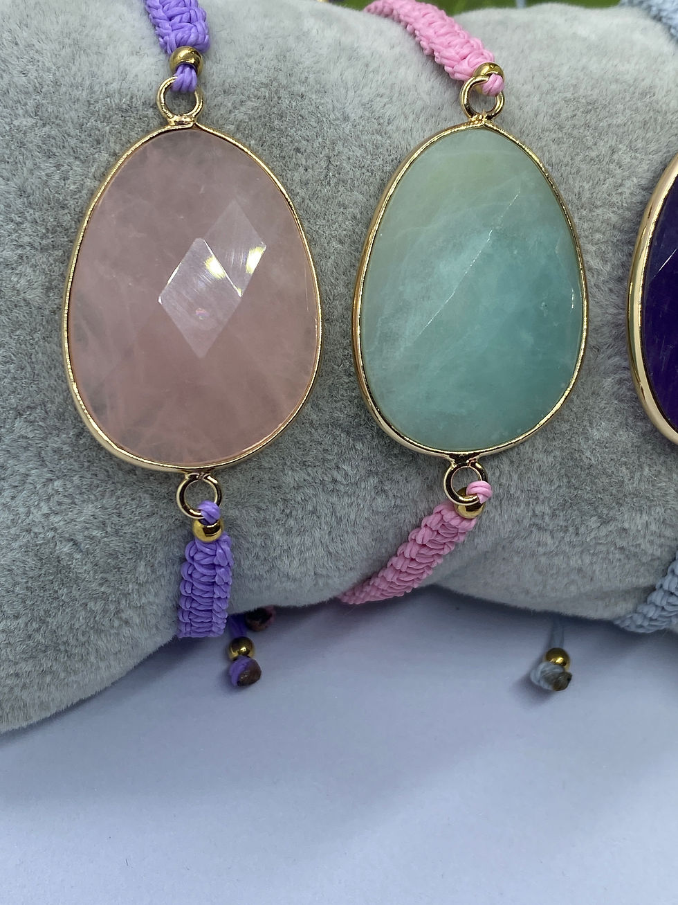Thumbnail: Bracelet Fany en macramé et pierres naturelles 