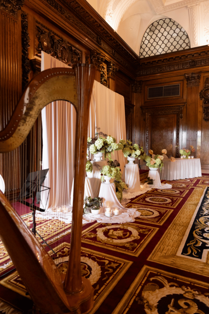 Ceremony installation, Four Seasons Tower Bridge. Anthurium, hydrangea, cotinus, chocolate cosmos. |Photo Credit: www.lillyedits.co.uk