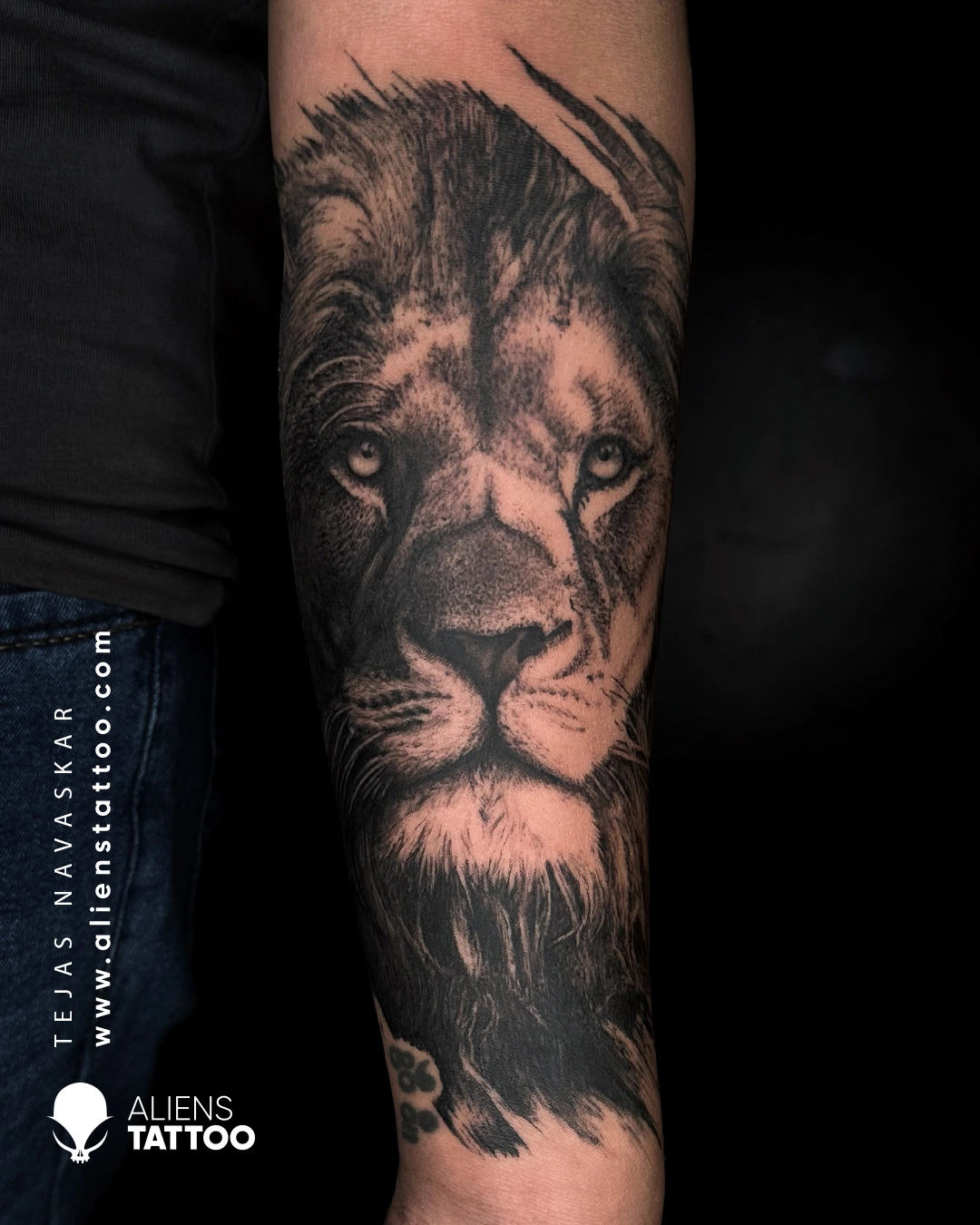 lion realism tattoo