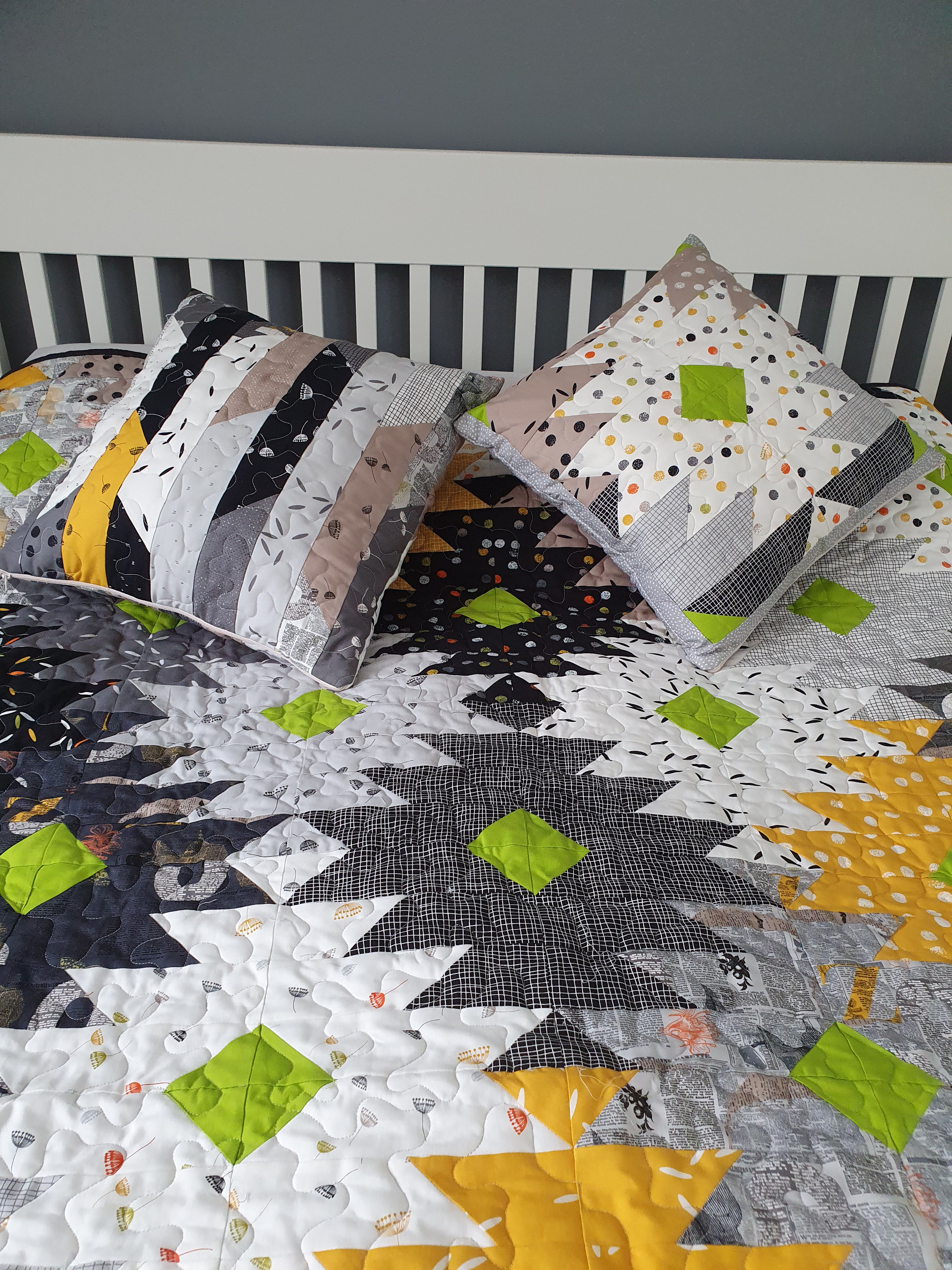 americano quilt + 2 cushions, front view