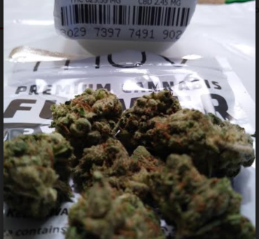 MUV Flower Reviews - Velvet Glove Indica Strain Smokable Flower