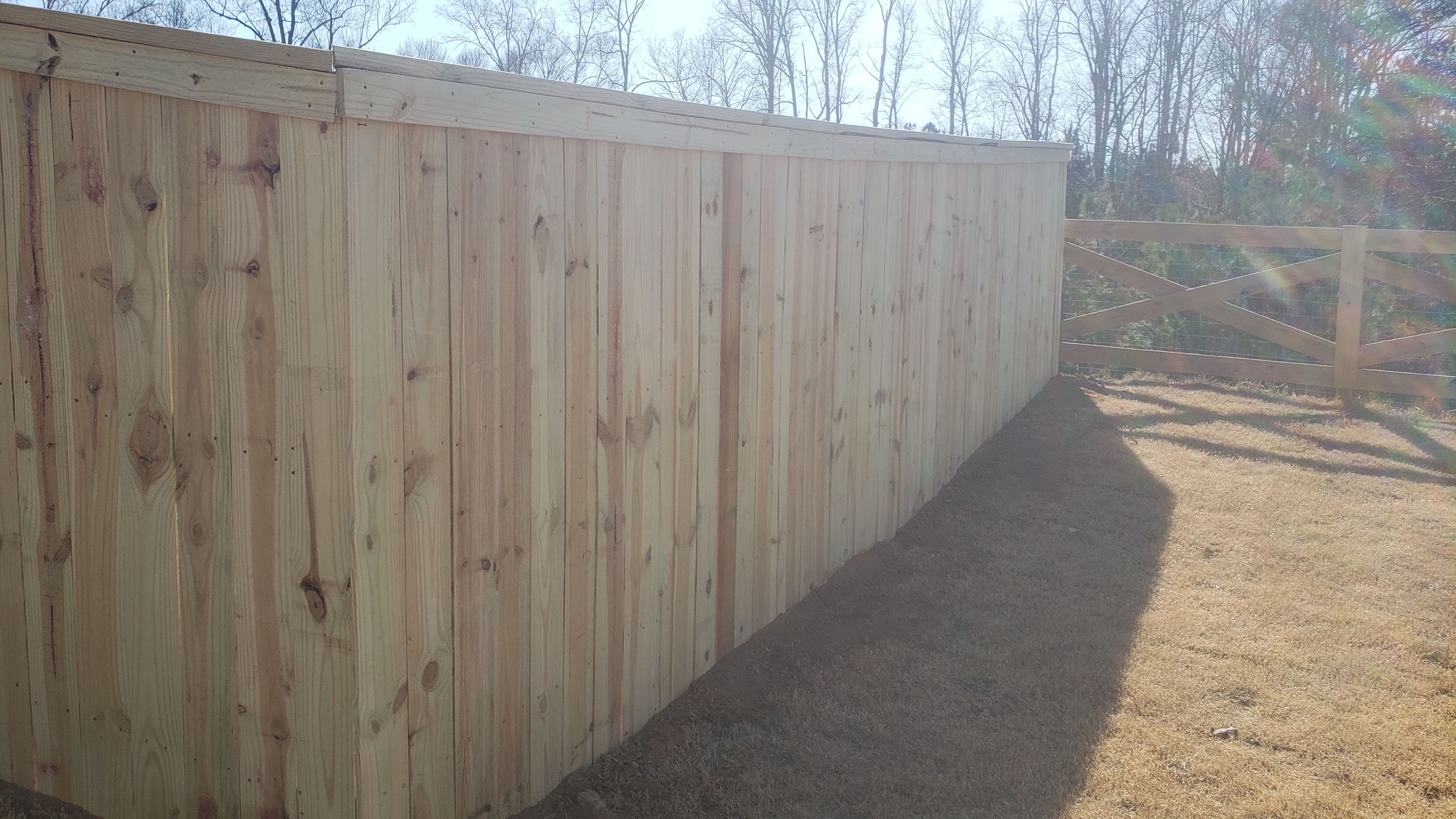 Capped wood privacy fence in Acworth Georgia