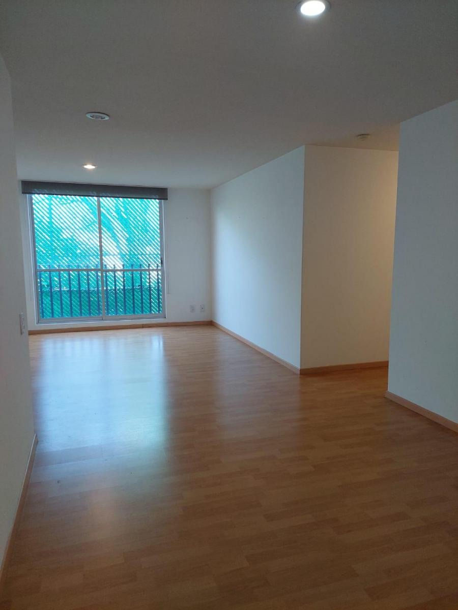 Estancia con balcón