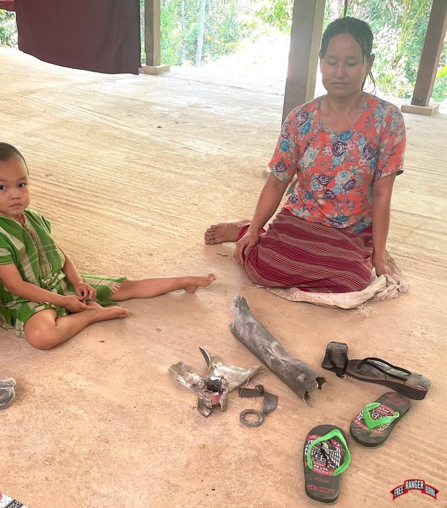 ဆိုင်ပိုင်ရှင် မှ သူမ၏နေအိမ်ကို ဖျက်ဆီးခဲ့သော ဒုံးကျည် အစိတ်အပိုင်းများအားပြသစဥ်။