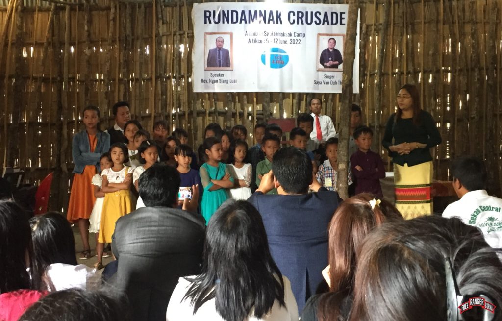 Children‘s Church in the IDP camp.