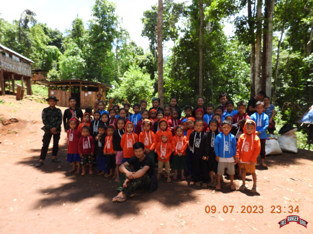 Rangers and children after GLC program.