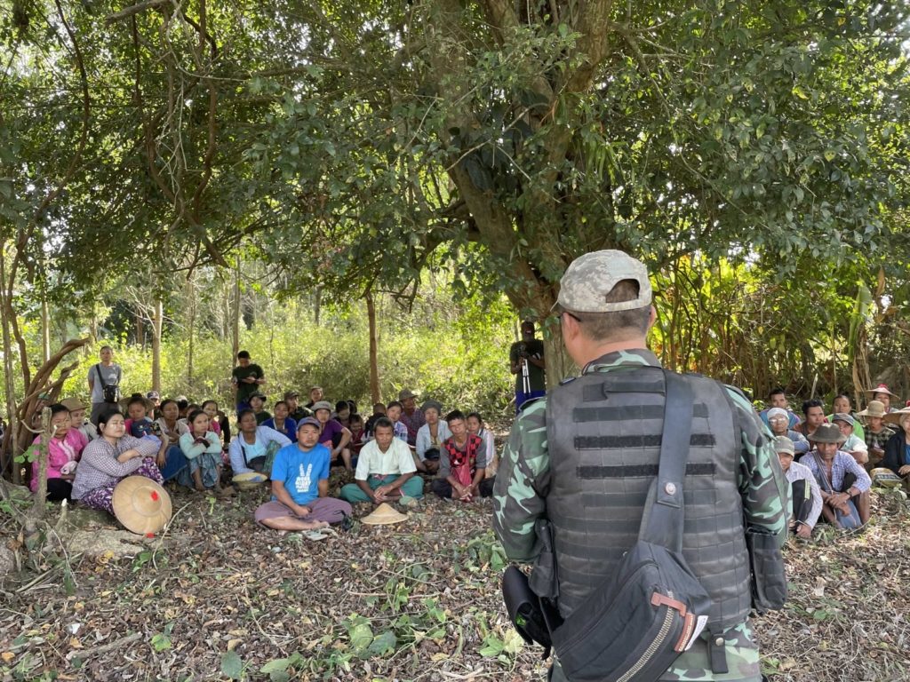 A Ranger interviews a group of IDPs.