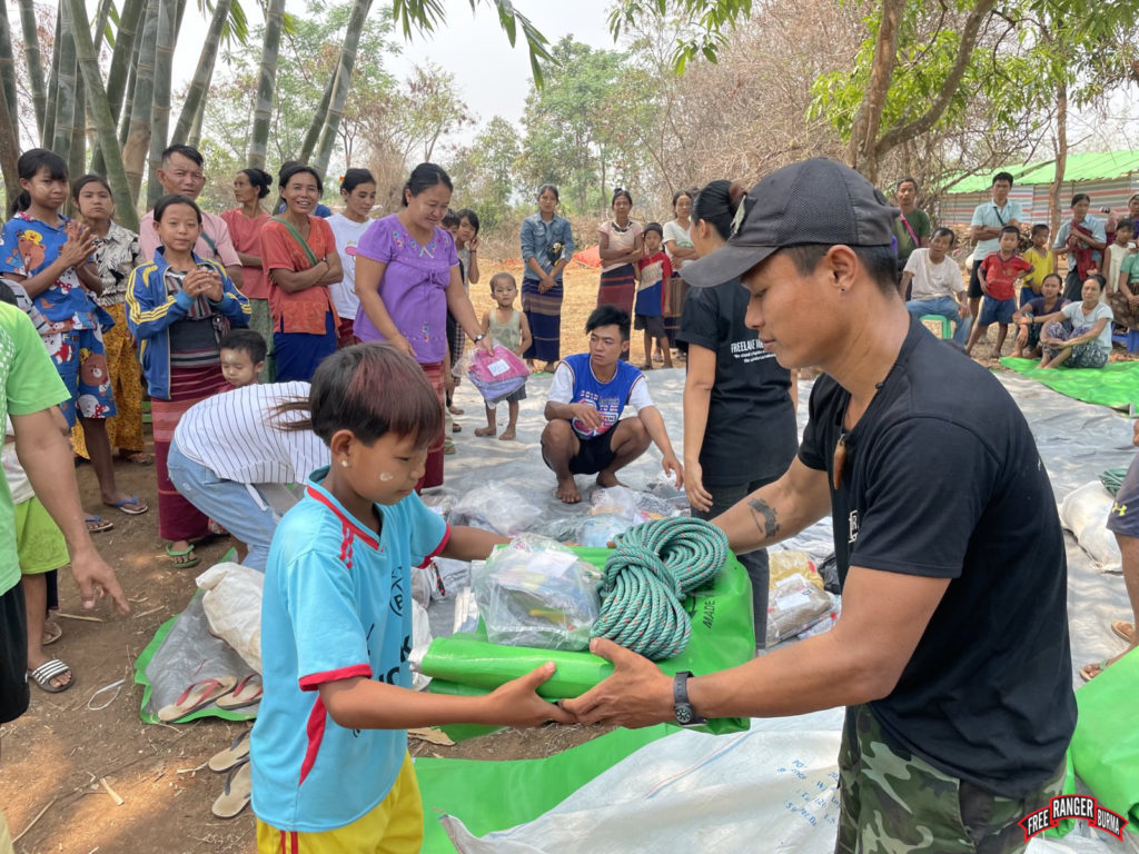 FBR teams provide IDPs with materials to construct or reinforce their existing shelters.