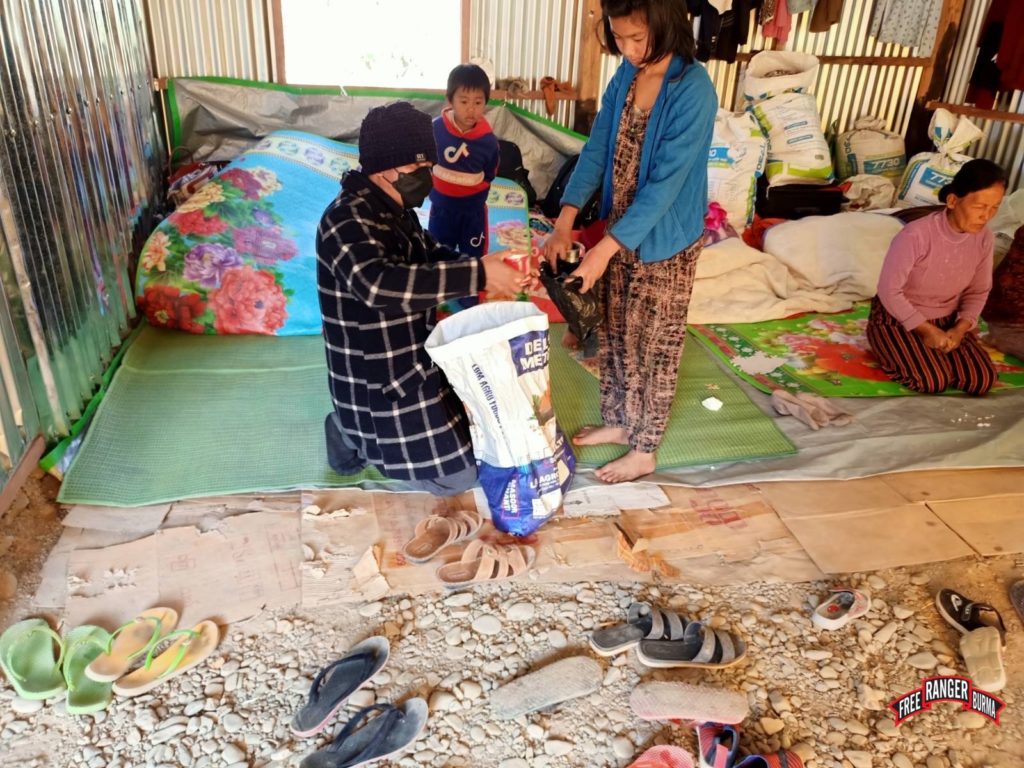 Rangers distributing aid to IDPs