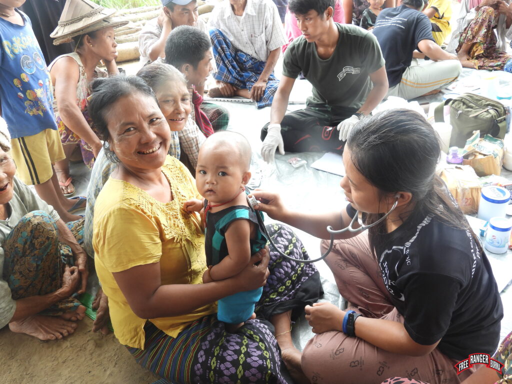 IDPs being treated by FBR medic during September 2023 mission.