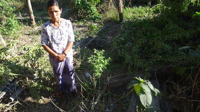 Mother of Nhkun Brang Aung at his gravesite.
