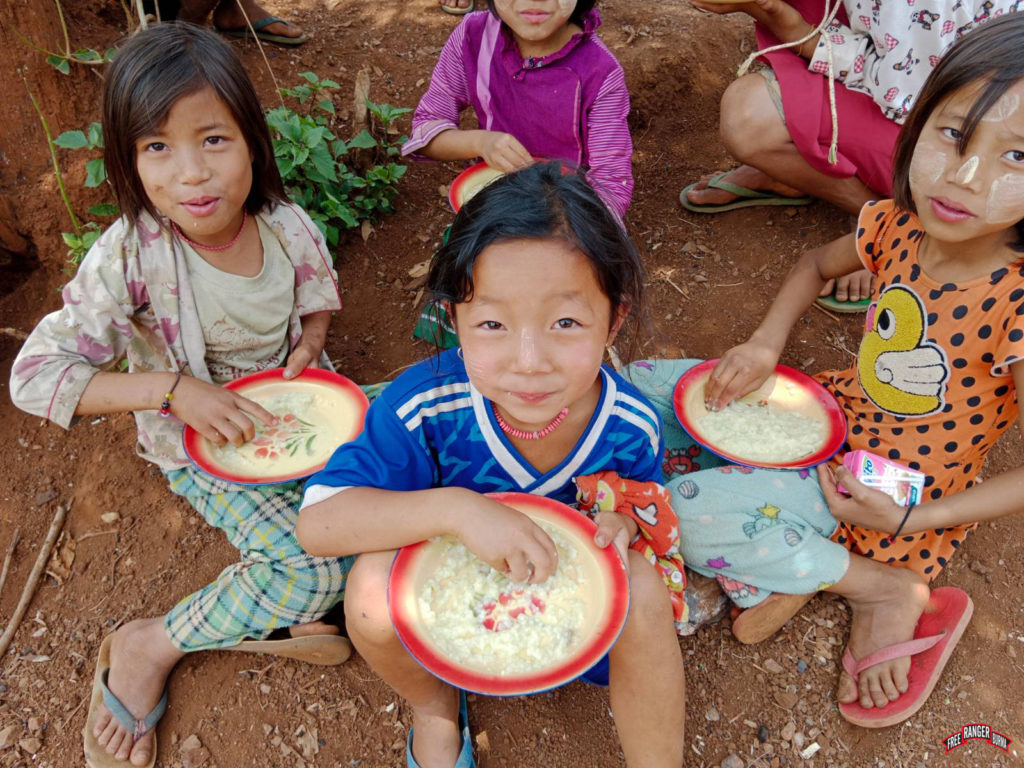Children eating the lunch provided by the ranger team. 