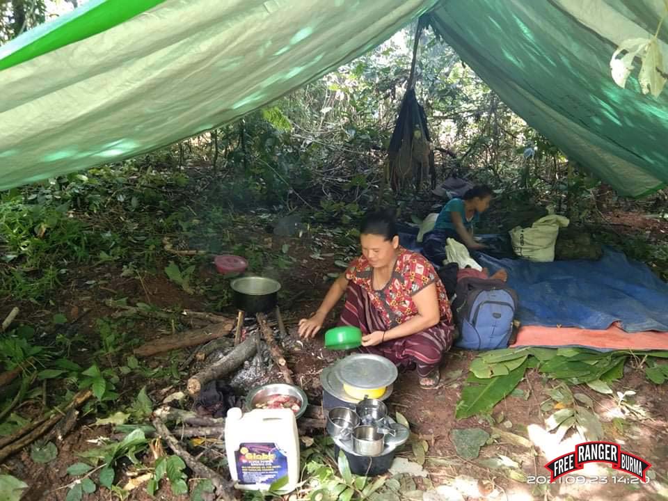IDPs cooking while in hiding