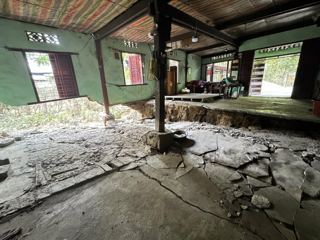 House in Taw Oo destroyed by the earthquake.