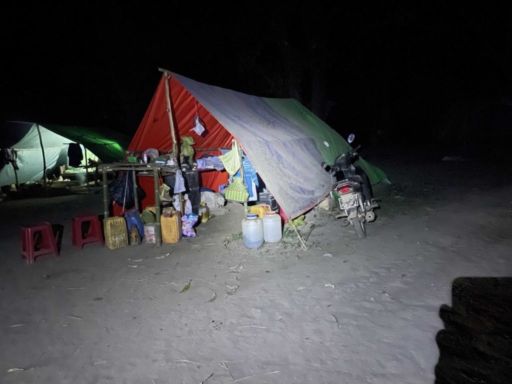 IDPs from Kaw Tha Say make camp where they can.