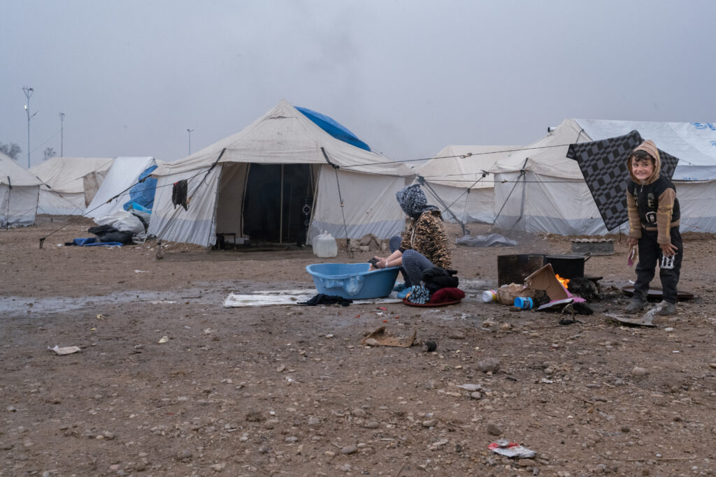 Mother and her child doing laundry in Tabqa camp.