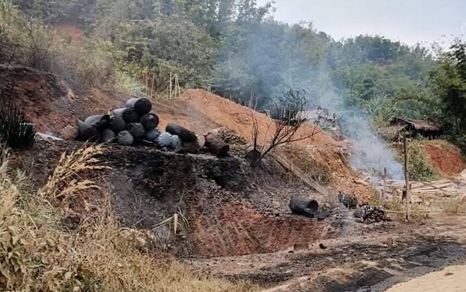Fire from bombs at Shwe Naing Bin