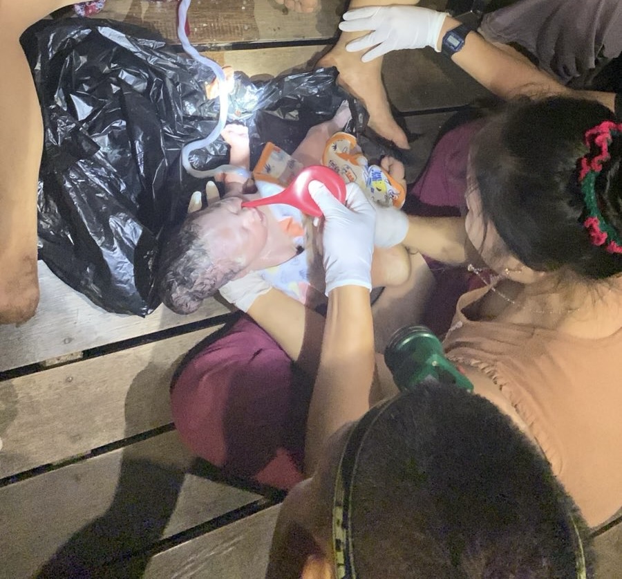 JSMK medics caring for the newborn boy.