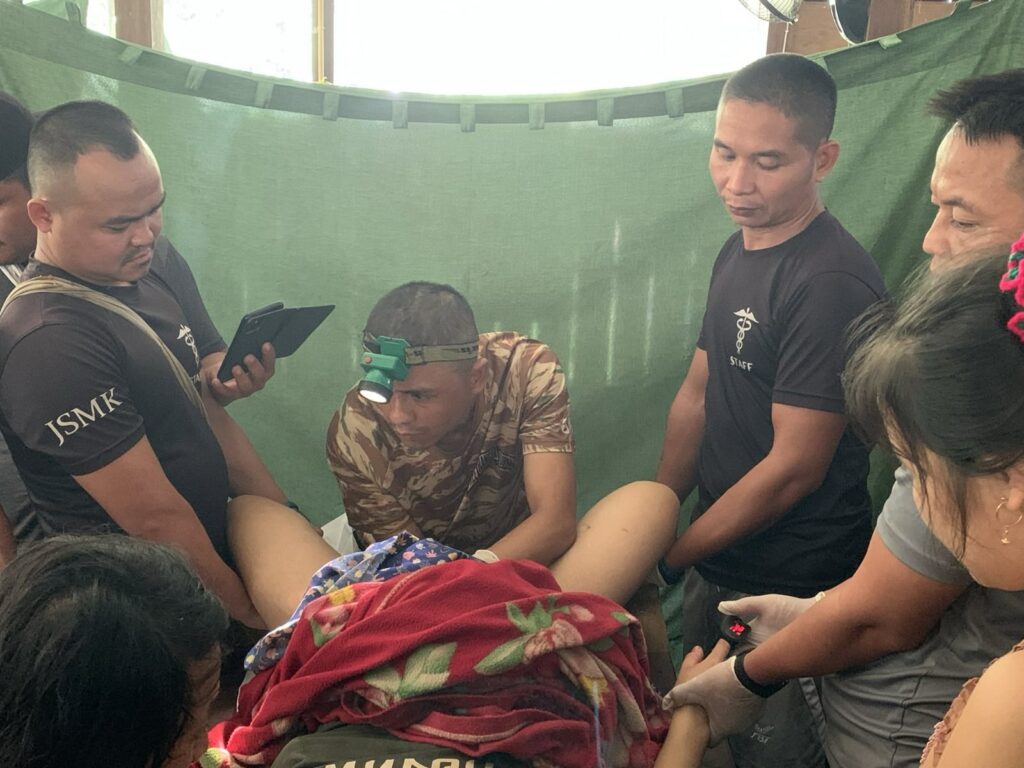 Senior medic Toh attempts a difficult procedure with advice from Dr. Bruce Woodall over Facetime.