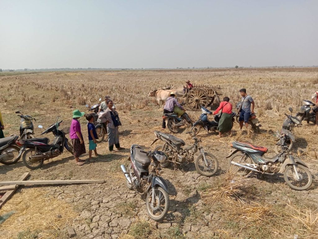 IDPs from Mone Township fleeing their homes.