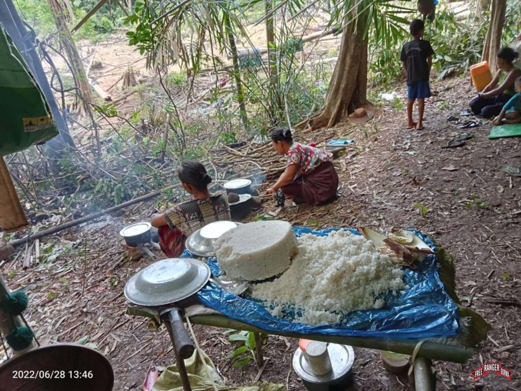Kitchen in hiding place.