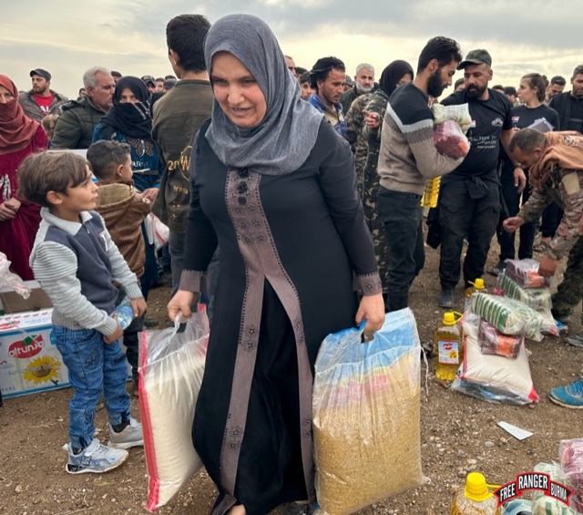 Families receiving food.
