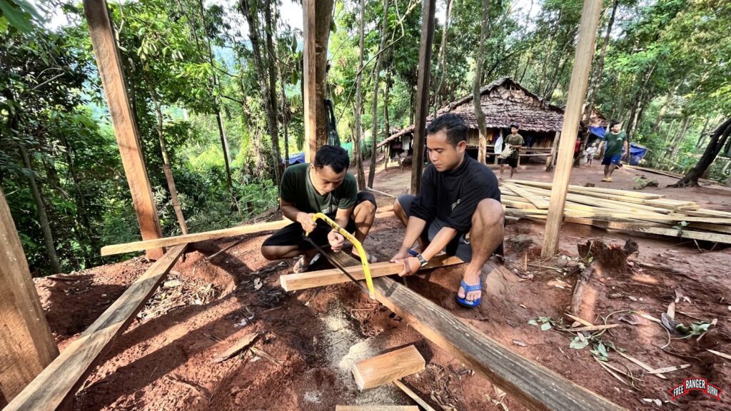 Rangers help build for IDPs.