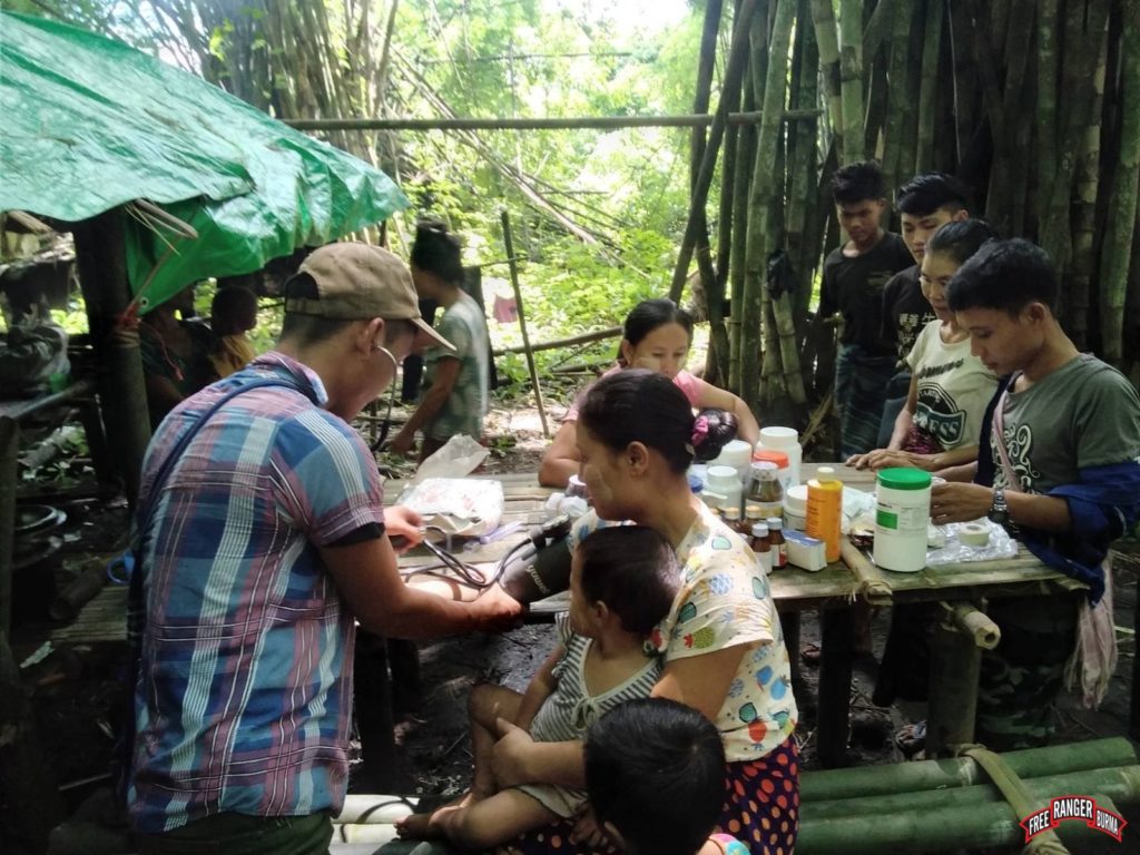 Free Burma Rangers provide medical care for IDPs.